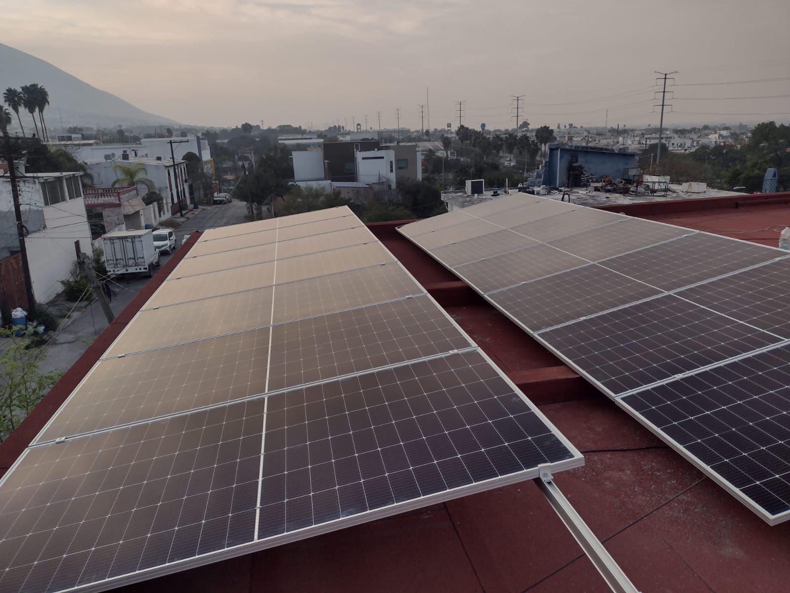 Paneles solares instalados por AGB system